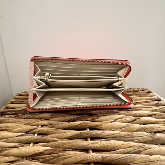 Kate Spade wallet - Picture 3 of 3